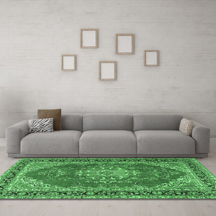 Machine Washable Medallion Emerald Green Traditional Area Rugs in a Living Room,, wshtr3685emgrn