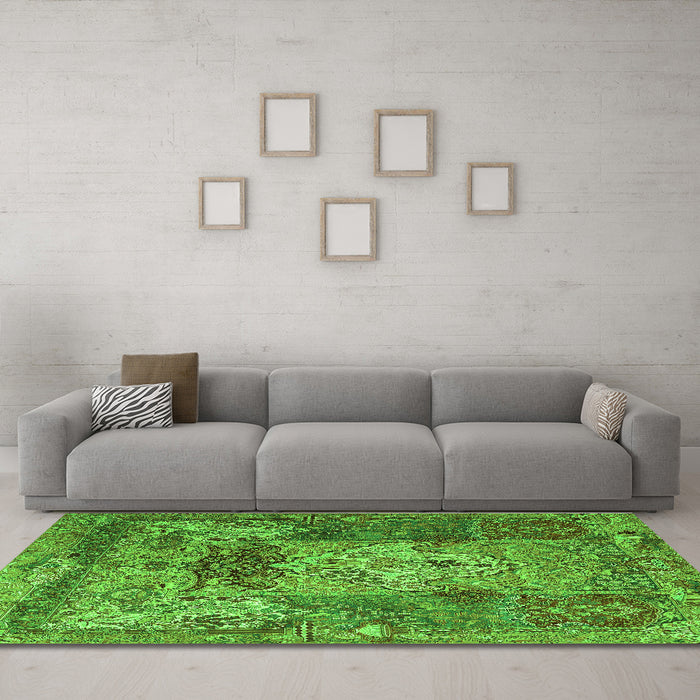 Machine Washable Persian Green Traditional Area Rugs in a Living Room,, wshtr3686grn