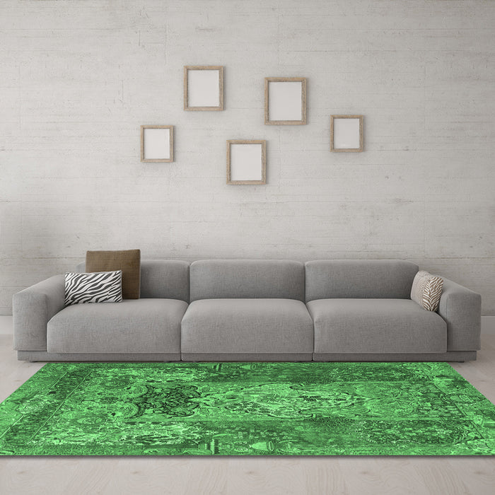 Machine Washable Persian Emerald Green Traditional Area Rugs in a Living Room,, wshtr3686emgrn