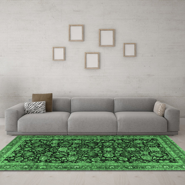 Machine Washable Persian Emerald Green Traditional Area Rugs in a Living Room,, wshtr3687emgrn