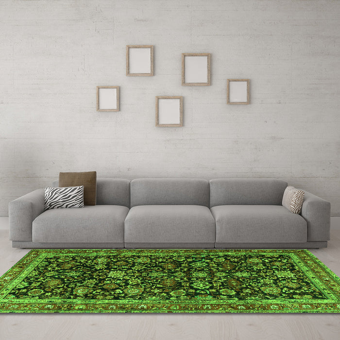Machine Washable Persian Green Traditional Area Rugs in a Living Room,, wshtr3687grn