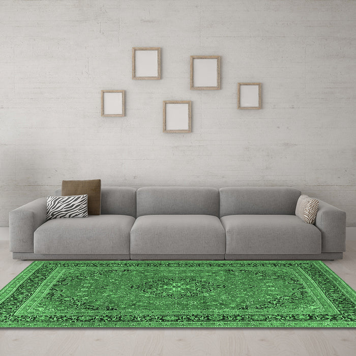 Machine Washable Medallion Emerald Green Traditional Area Rugs in a Living Room,, wshtr3688emgrn