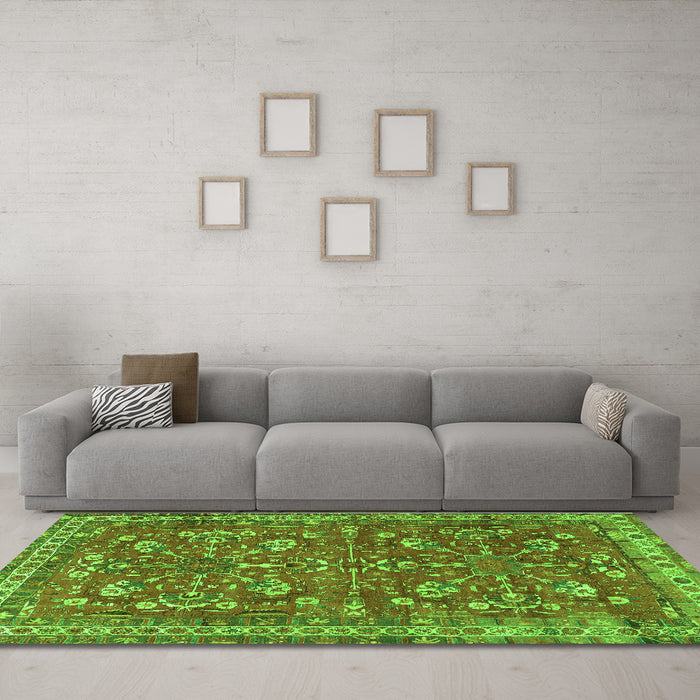 Machine Washable Persian Green Traditional Area Rugs in a Living Room,, wshtr3689grn