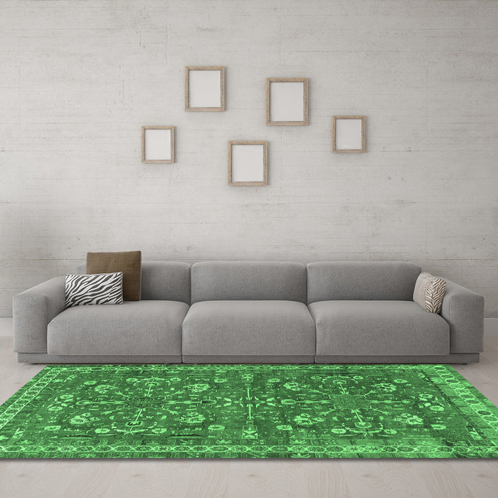 Machine Washable Persian Emerald Green Traditional Area Rugs in a Living Room,, wshtr3689emgrn