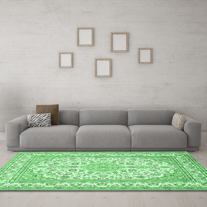 Machine Washable Medallion Emerald Green Traditional Area Rugs in a Living Room,, wshtr368emgrn