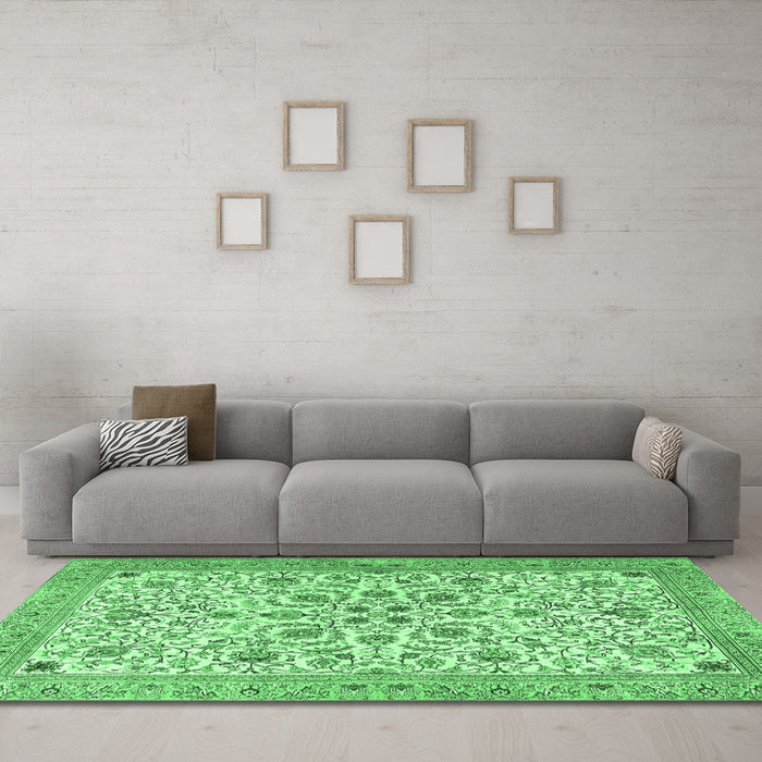 Machine Washable Persian Emerald Green Traditional Area Rugs in a Living Room,, wshtr3694emgrn