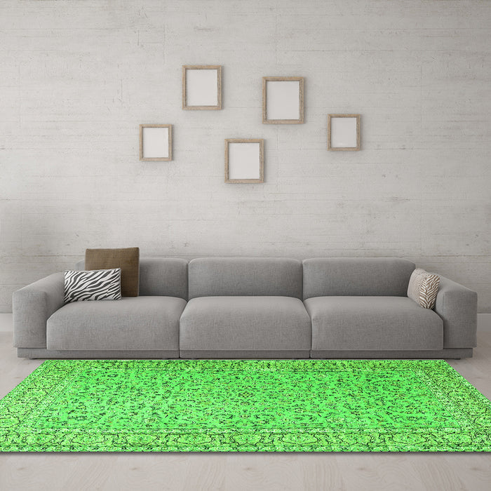 Machine Washable Persian Green Traditional Area Rugs in a Living Room,, wshtr3697grn