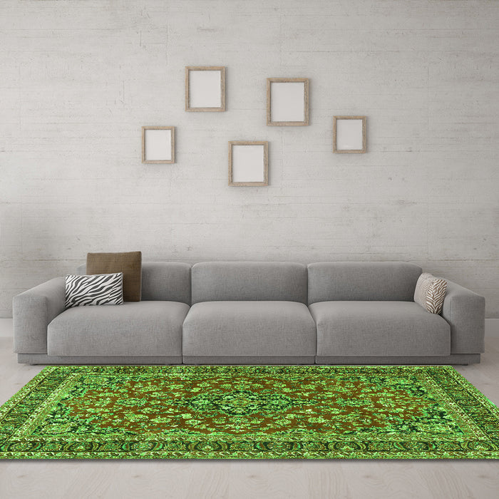 Machine Washable Persian Green Traditional Area Rugs in a Living Room,, wshtr3698grn