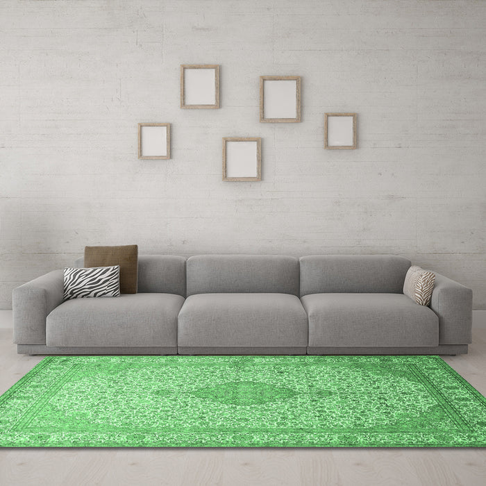 Machine Washable Medallion Emerald Green Traditional Area Rugs in a Living Room,, wshtr369emgrn