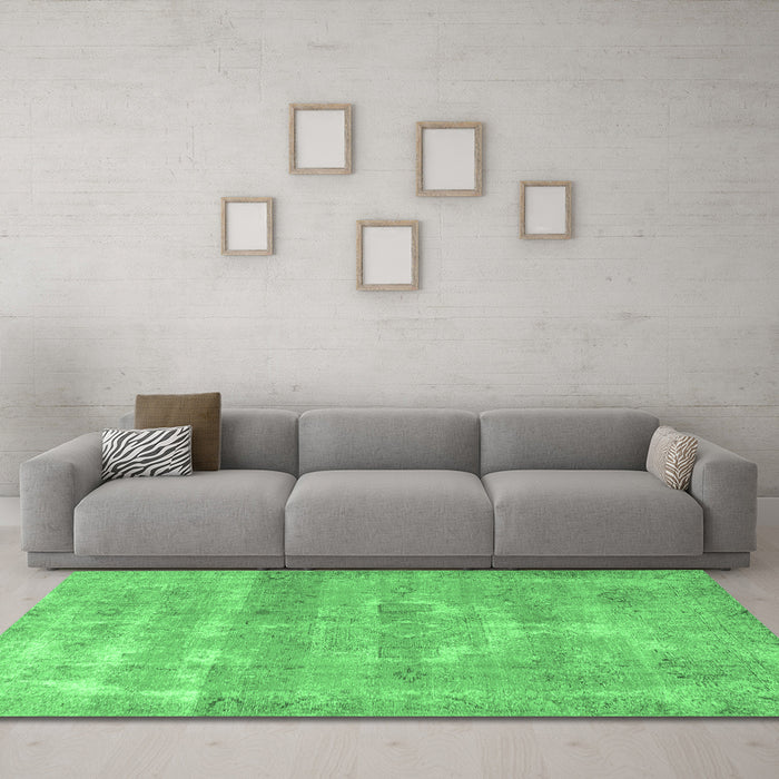 Machine Washable Persian Emerald Green Traditional Area Rugs in a Living Room,, wshtr3700emgrn