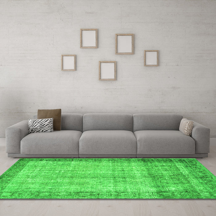 Machine Washable Persian Green Traditional Area Rugs in a Living Room,, wshtr3702grn