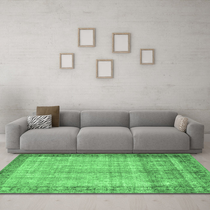 Machine Washable Persian Emerald Green Traditional Area Rugs in a Living Room,, wshtr3702emgrn