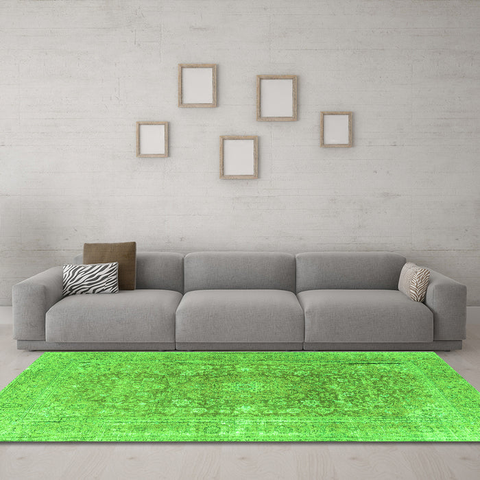 Machine Washable Persian Green Traditional Area Rugs in a Living Room,, wshtr3704grn