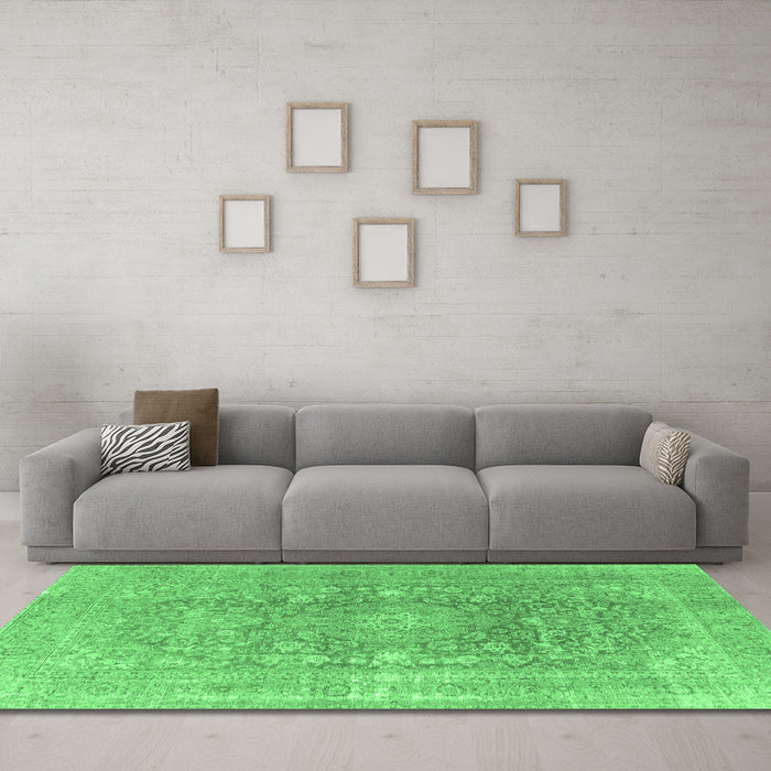 Machine Washable Persian Emerald Green Traditional Area Rugs in a Living Room,, wshtr3704emgrn