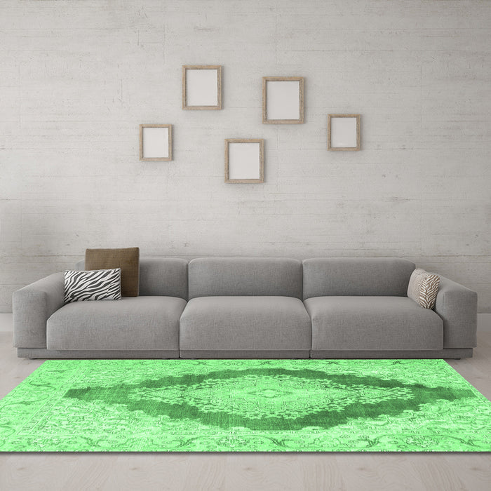 Machine Washable Persian Emerald Green Traditional Area Rugs in a Living Room,, wshtr3707emgrn