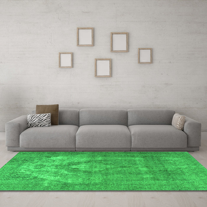 Machine Washable Persian Green Traditional Area Rugs in a Living Room,, wshtr3709grn