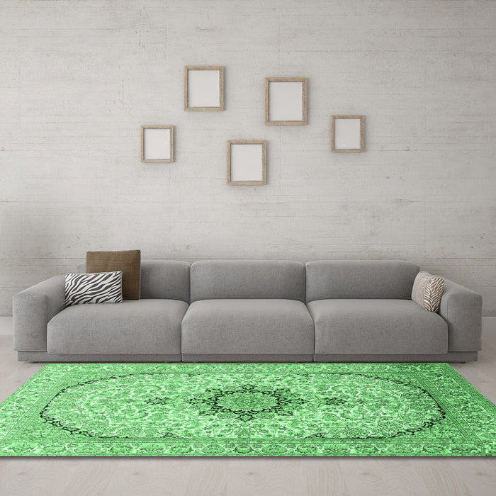 Machine Washable Medallion Emerald Green Traditional Area Rugs in a Living Room,, wshtr370emgrn