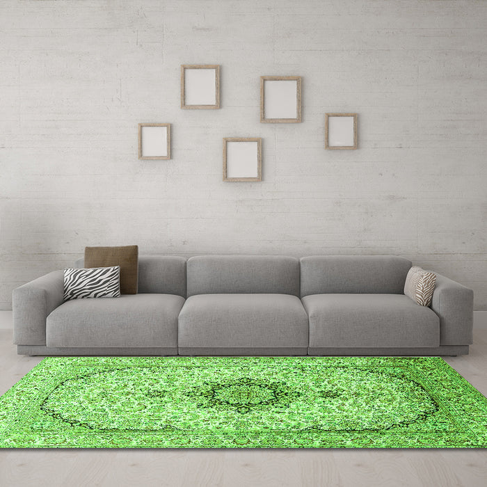 Machine Washable Medallion Green Traditional Area Rugs in a Living Room,, wshtr370grn
