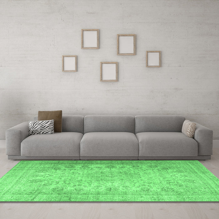 Machine Washable Persian Emerald Green Traditional Area Rugs in a Living Room,, wshtr3710emgrn