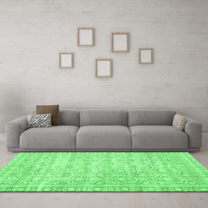 Machine Washable Persian Emerald Green Traditional Area Rugs in a Living Room,, wshtr3714emgrn