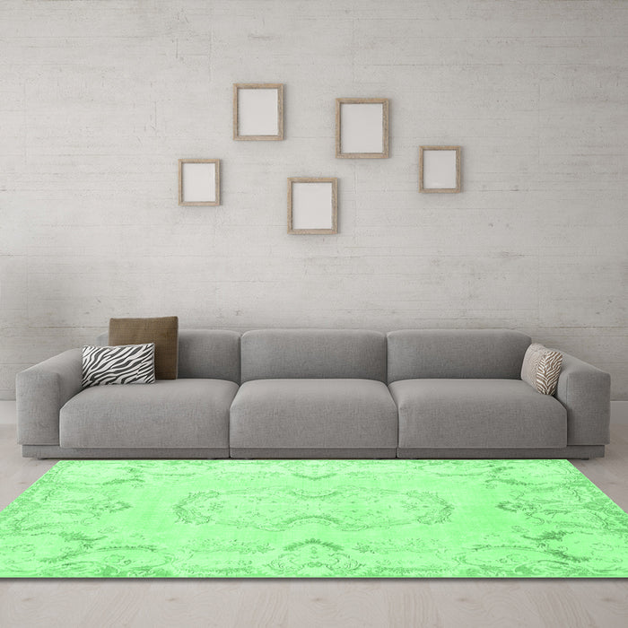 Machine Washable Persian Emerald Green Traditional Area Rugs in a Living Room,, wshtr3715emgrn