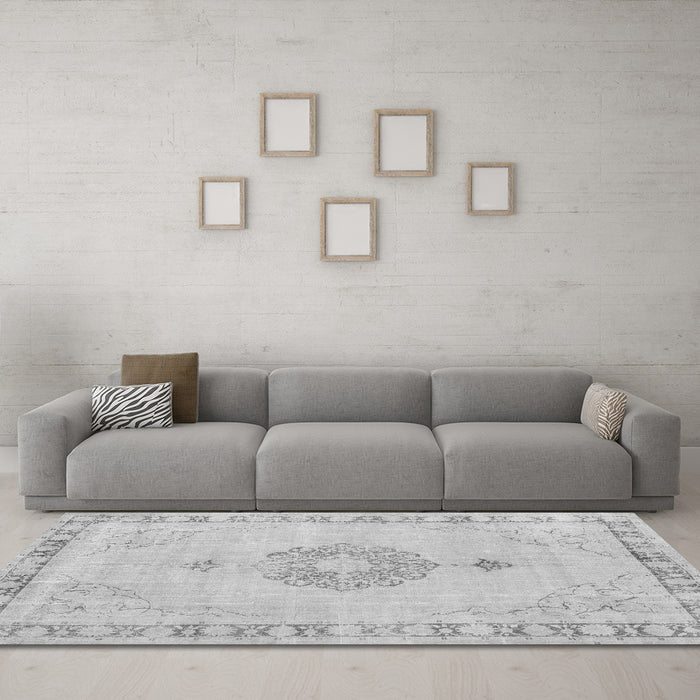 Machine Washable Persian Gray Traditional Rug in a Living Room,, wshtr3716gry