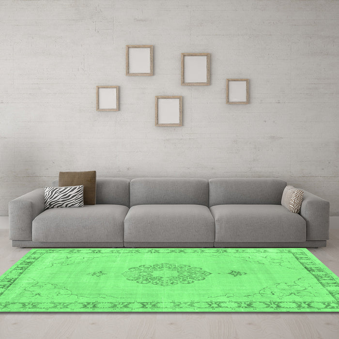 Machine Washable Persian Emerald Green Traditional Area Rugs in a Living Room,, wshtr3716emgrn