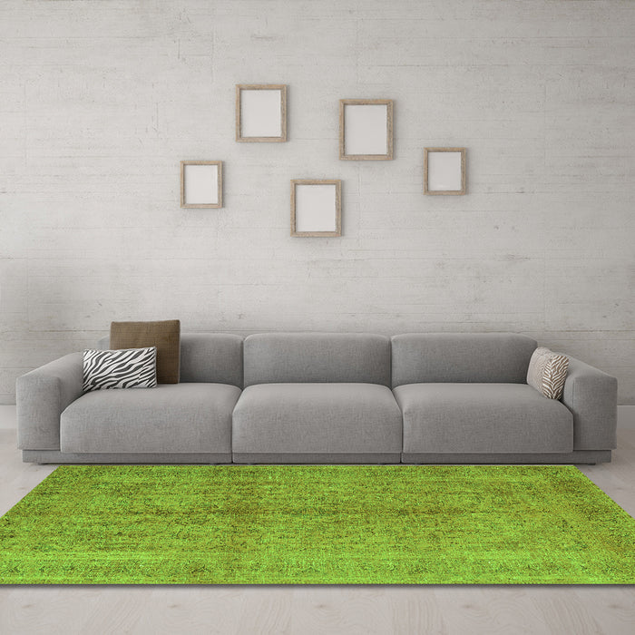 Machine Washable Persian Green Traditional Area Rugs in a Living Room,, wshtr3718grn