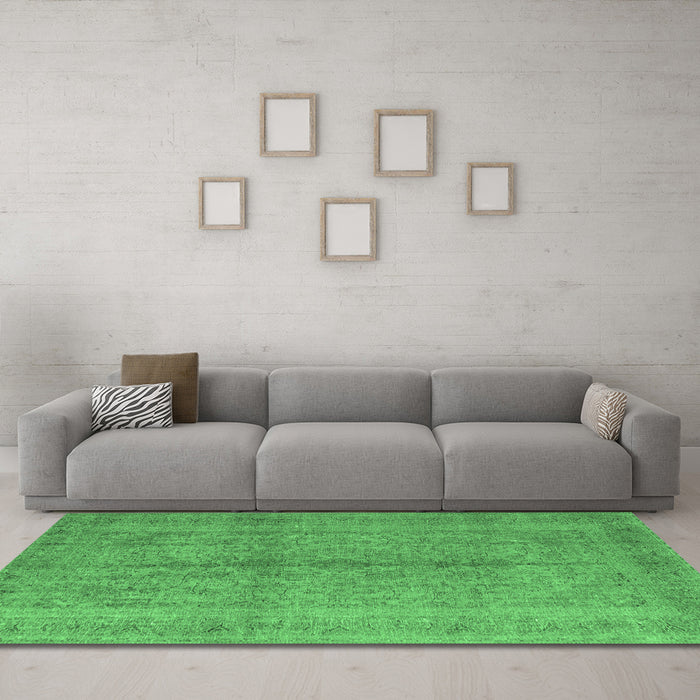Machine Washable Persian Emerald Green Traditional Area Rugs in a Living Room,, wshtr3718emgrn