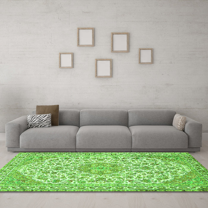 Machine Washable Medallion Green Traditional Area Rugs in a Living Room,, wshtr371grn