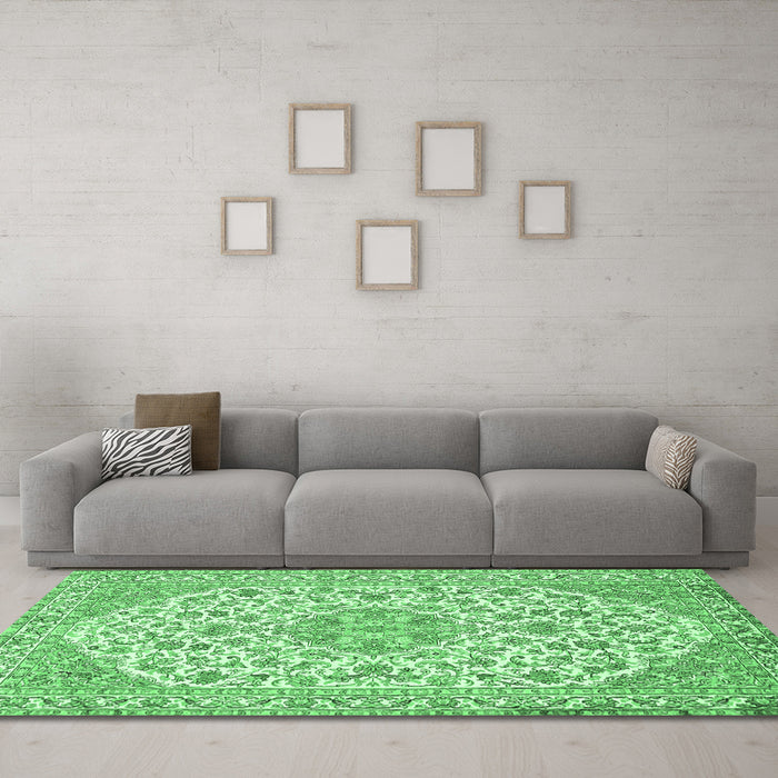 Machine Washable Medallion Emerald Green Traditional Area Rugs in a Living Room,, wshtr371emgrn
