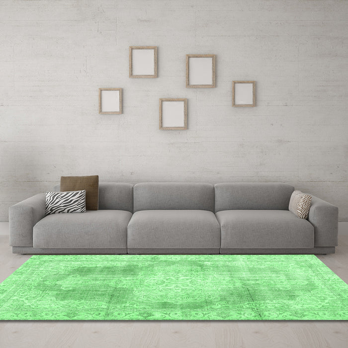 Machine Washable Persian Emerald Green Traditional Area Rugs in a Living Room,, wshtr3720emgrn