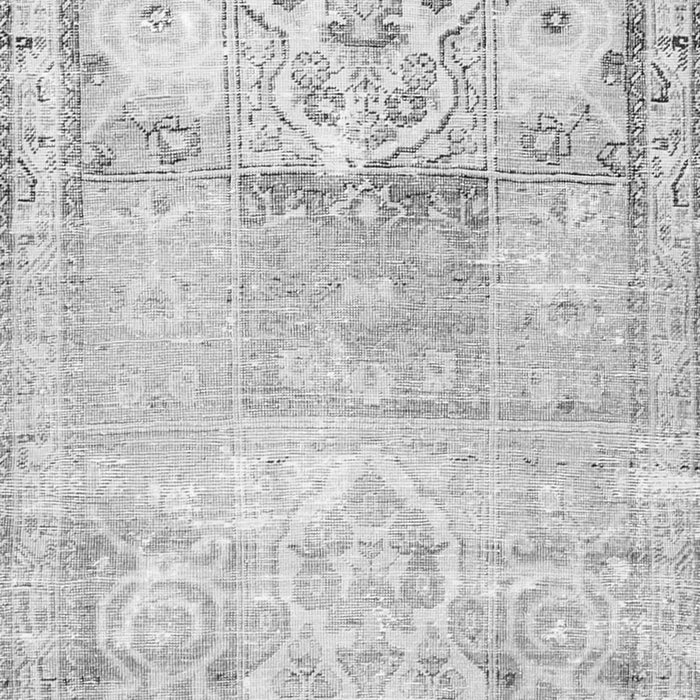 Serging Thickness of Machine Washable Persian Gray Traditional Rug, wshtr3725gry