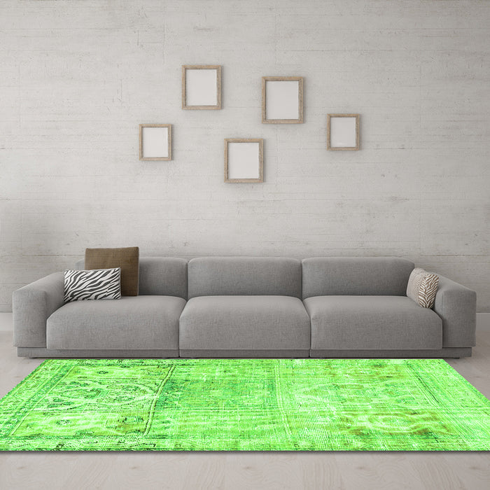 Machine Washable Persian Green Traditional Area Rugs in a Living Room,, wshtr3725grn