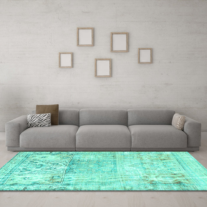 Machine Washable Persian Turquoise Traditional Area Rugs in a Living Room,, wshtr3725turq
