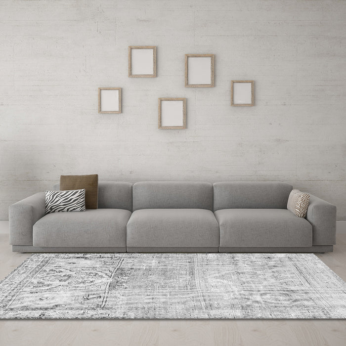 Machine Washable Persian Gray Traditional Rug in a Living Room,, wshtr3725gry