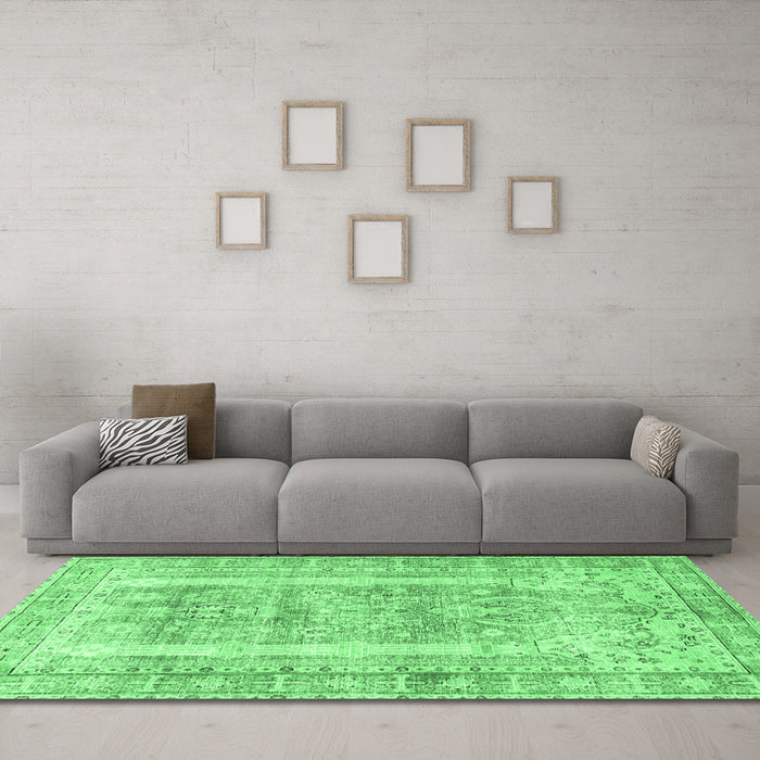 Machine Washable Persian Emerald Green Traditional Area Rugs in a Living Room,, wshtr3726emgrn