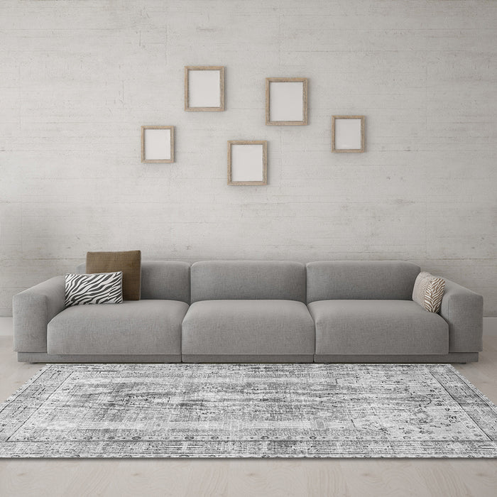 Machine Washable Persian Gray Traditional Rug in a Living Room,, wshtr3726gry