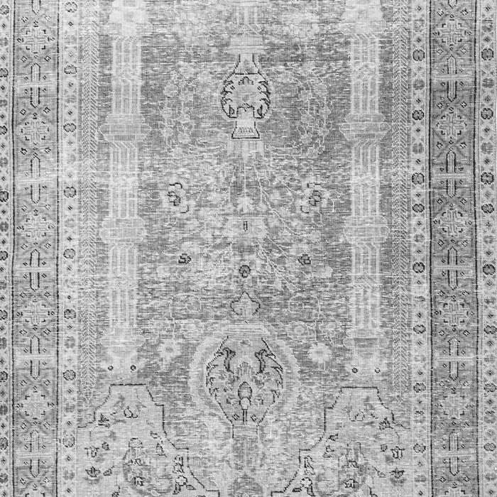Serging Thickness of Machine Washable Persian Gray Traditional Rug, wshtr3727gry