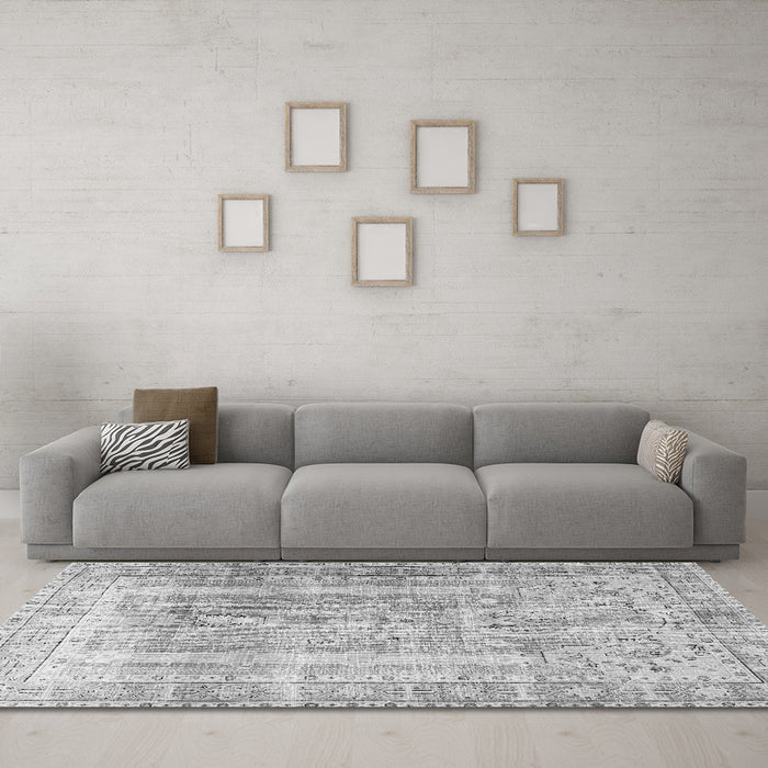 Machine Washable Persian Gray Traditional Rug in a Living Room,, wshtr3727gry