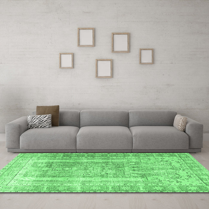 Machine Washable Persian Emerald Green Traditional Area Rugs in a Living Room,, wshtr3727emgrn