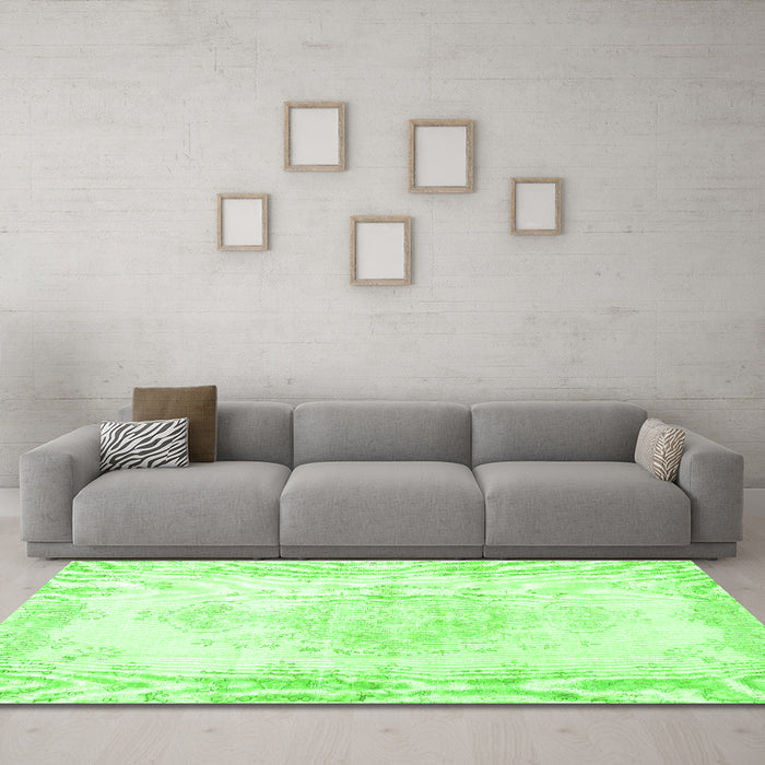 Machine Washable Persian Green Traditional Area Rugs in a Living Room,, wshtr3729grn