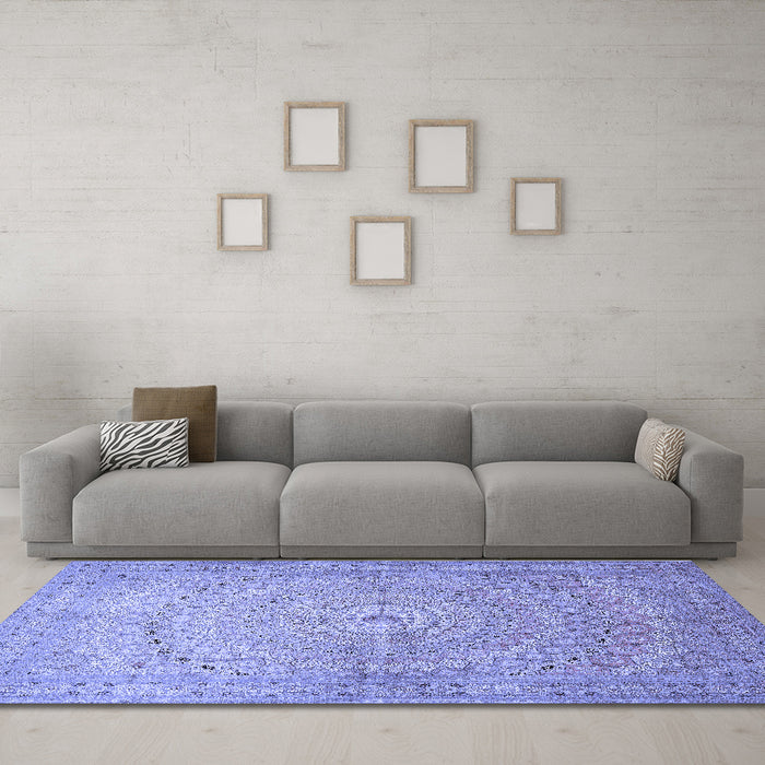 Machine Washable Persian Blue Traditional Rug in a Living Room, wshtr372blu