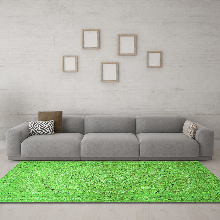 Machine Washable Persian Green Traditional Area Rugs in a Living Room,, wshtr372grn