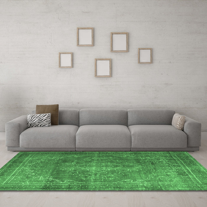 Machine Washable Persian Emerald Green Traditional Area Rugs in a Living Room,, wshtr3733emgrn