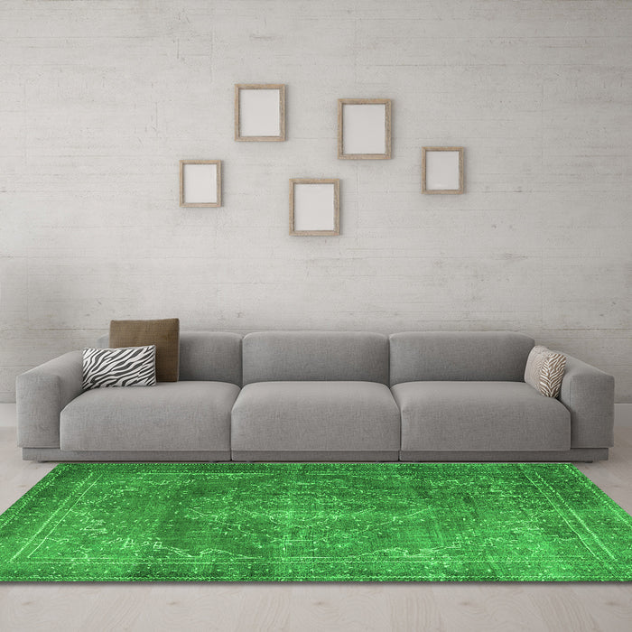 Machine Washable Persian Green Traditional Area Rugs in a Living Room,, wshtr3733grn