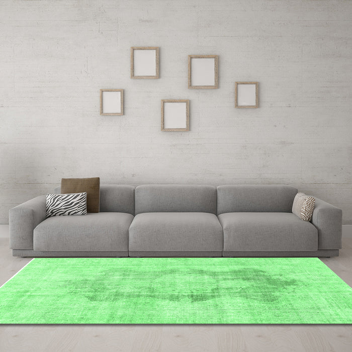 Machine Washable Persian Emerald Green Traditional Area Rugs in a Living Room,, wshtr3734emgrn