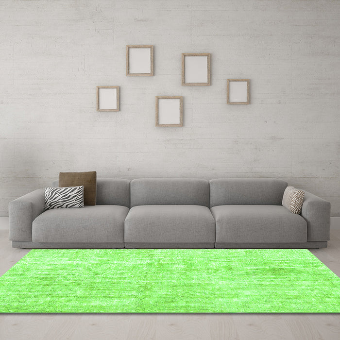 Machine Washable Persian Green Traditional Area Rugs in a Living Room,, wshtr3735grn