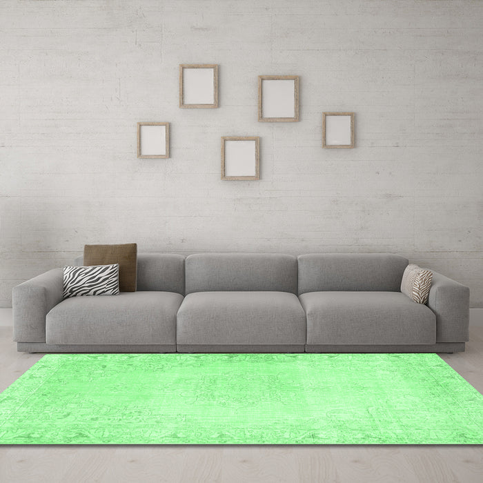 Machine Washable Persian Emerald Green Traditional Area Rugs in a Living Room,, wshtr3737emgrn