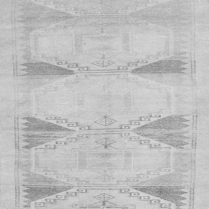 Serging Thickness of Machine Washable Persian Gray Traditional Rug, wshtr3738gry